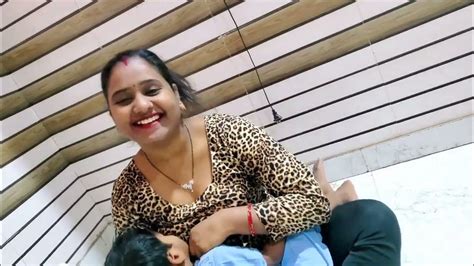 bhabhi ko maa banaya|Young Bhabhi Ko Uske Pati Ne Chodte Hue Video Banaya